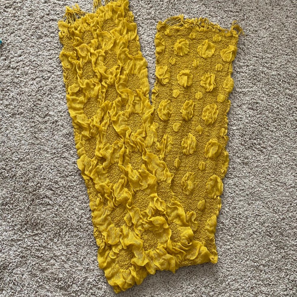 Yellow Ruffled Scarf - Picture 2 of 2